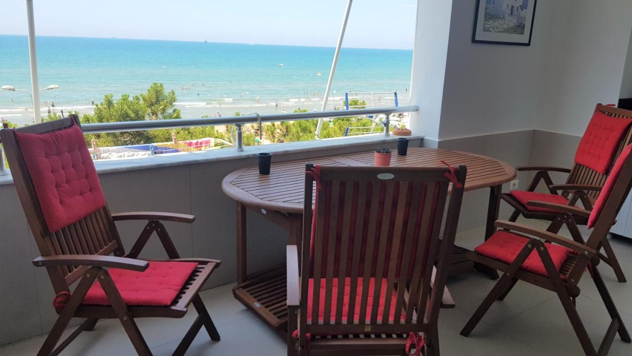 M&I Beach Apartment With Sea View Durrës Buitenkant foto