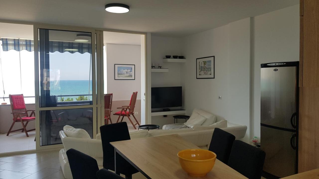 M&I Beach Apartment With Sea View Durrës Buitenkant foto
