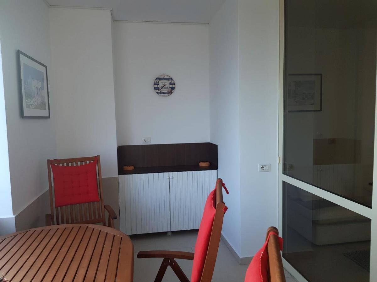 M&I Beach Apartment With Sea View Durrës Buitenkant foto