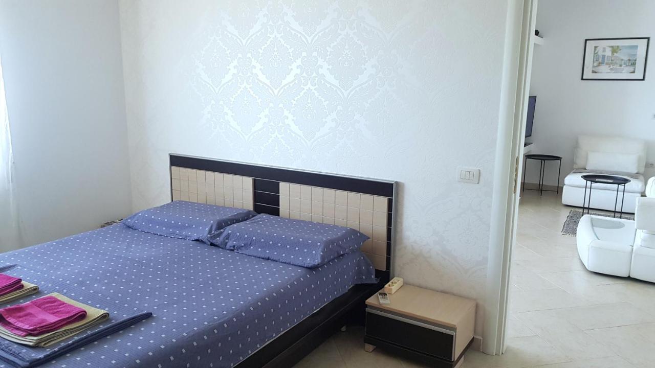 M&I Beach Apartment With Sea View Durrës Buitenkant foto