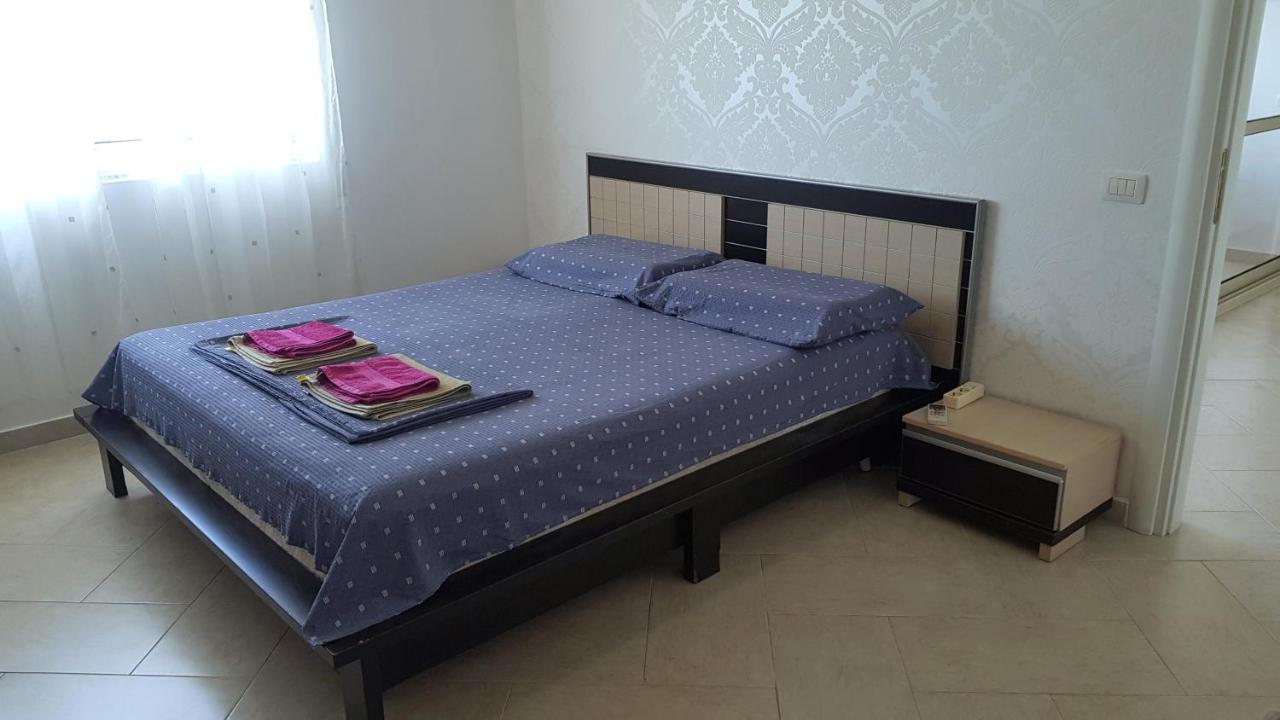 M&I Beach Apartment With Sea View Durrës Buitenkant foto