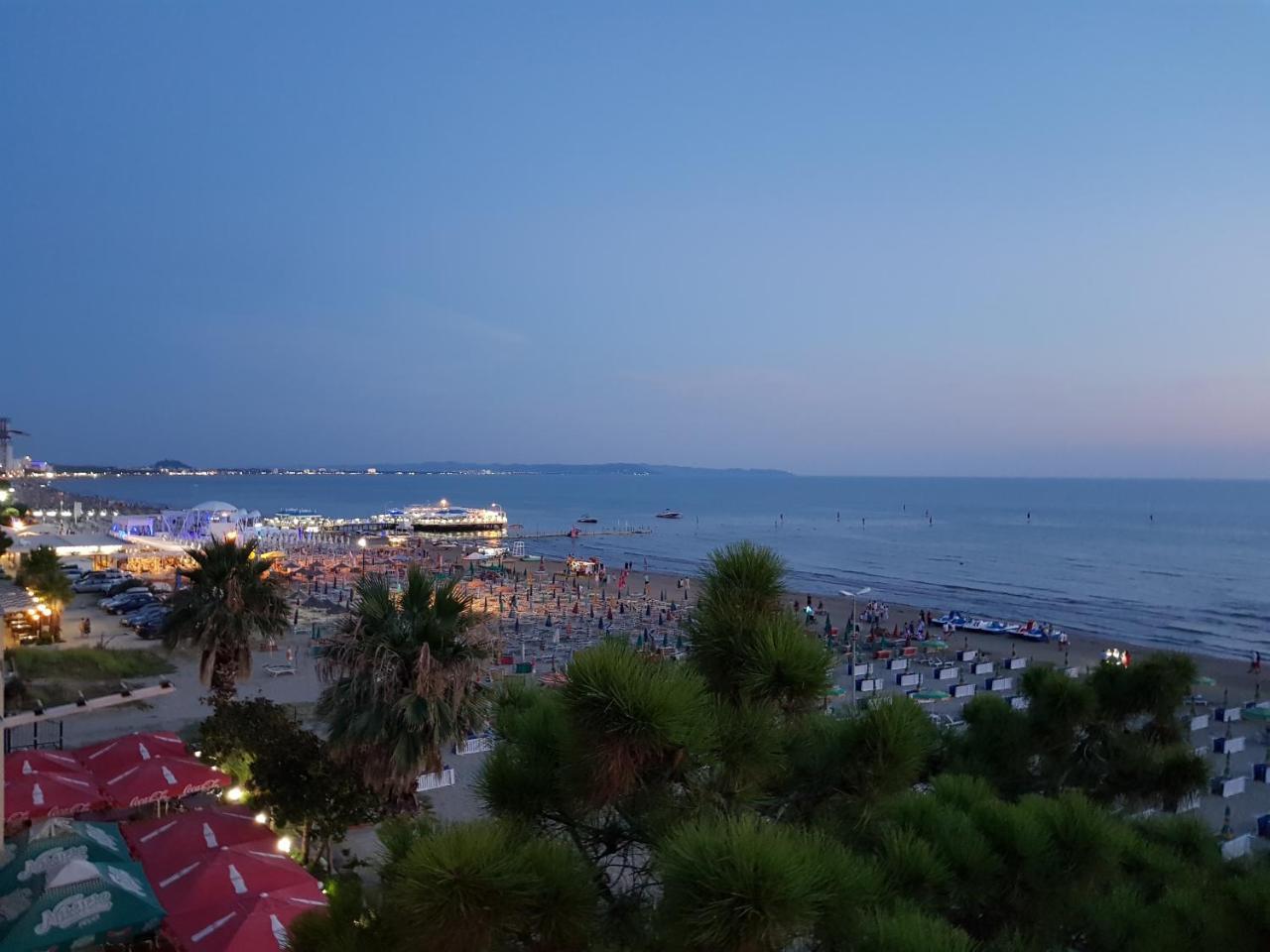 M&I Beach Apartment With Sea View Durrës Buitenkant foto